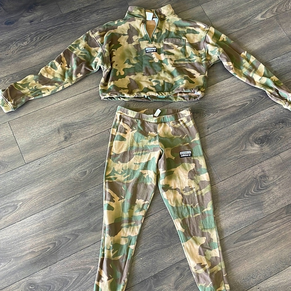 Army Adidas long sleeve top and leggings
